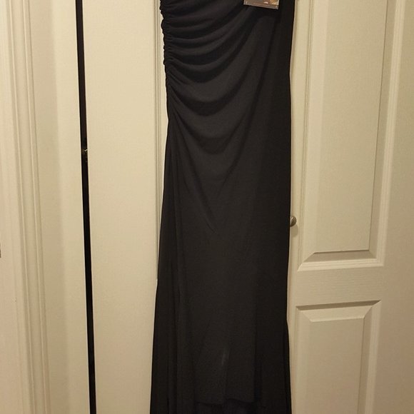 Single shoulder strap night gown. - Picture 1 of 5